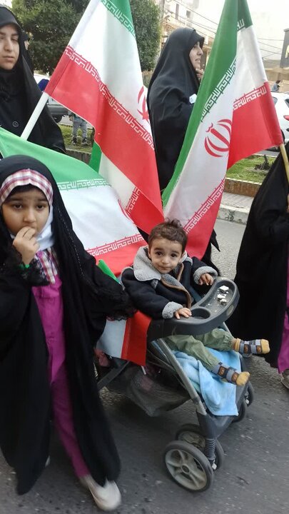 تصاویر/ کودکان آملی حاضر در عزای اربعین رهبر شهید (ره)، سربازان فردای امام سید مجتبی خامنه ای (مدّ ظله)