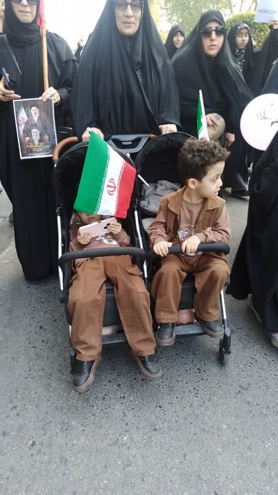 تصاویر/ کودکان آملی حاضر در عزای اربعین رهبر شهید (ره)، سربازان فردای امام سید مجتبی خامنه ای (مدّ ظله)