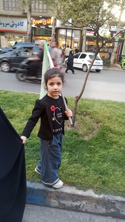 تصاویر/ کودکان آملی حاضر در عزای اربعین رهبر شهید (ره)، سربازان فردای امام سید مجتبی خامنه ای (مدّ ظله)