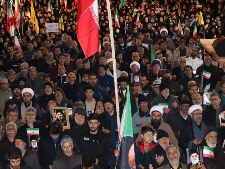 تصاویر/ لبیک مردم تکاب به فرمان امام عزیز حضرت آیت الله سید مجتبی خامنه‌ای(دامت برکاته)