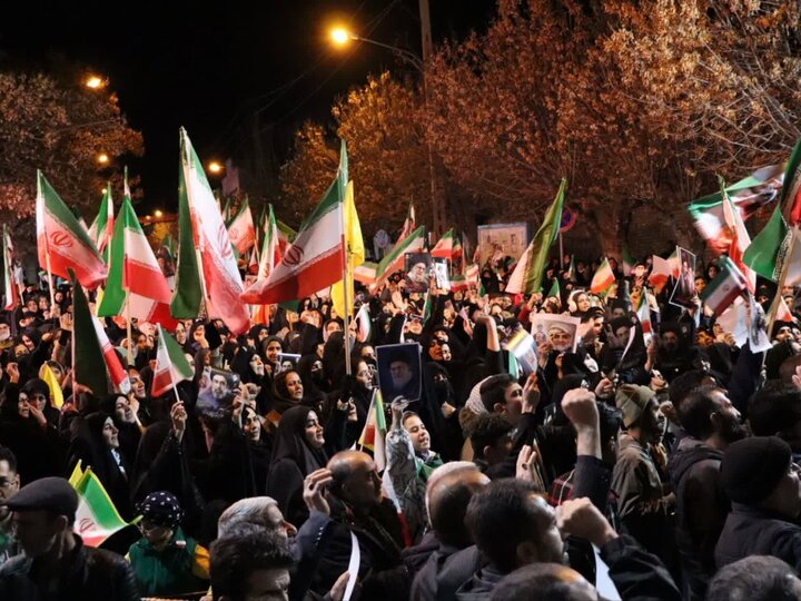 تصاویر/ لبیک مردم تکاب به فرمان امام عزیز حضرت آیت الله سید مجتبی خامنه‌ای(دامت برکاته)
