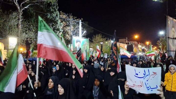 تصاویر/ لبیک دامغانی‌ها به امر امام انقلاب در «شب‌های اقتدار»