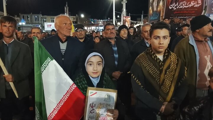 تصاویر/ تجمع مردم چالدران در شام شهادت قائد اعظم