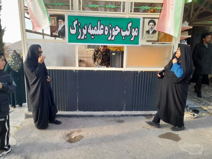 تصاویر/ موکب مدرسه علمیه امام کاظم(ع) برزک کاشان همزمان با ایام اربعین امام شهید قائد
