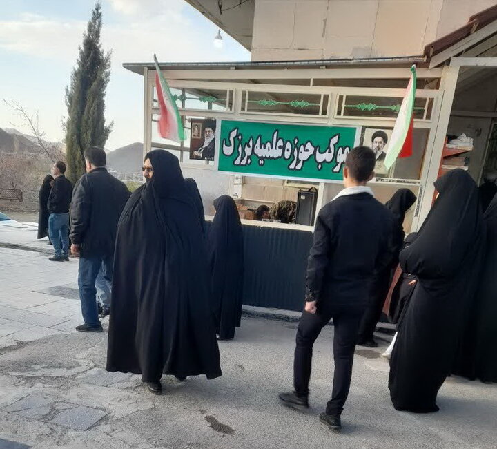 تصاویر/ موکب مدرسه علمیه امام کاظم(ع) برزک کاشان همزمان با ایام اربعین امام شهید قائد