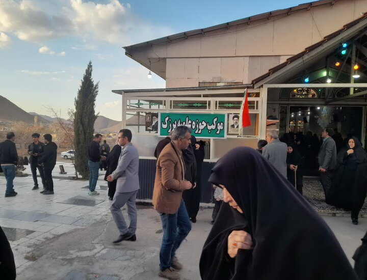 تصاویر/ موکب مدرسه علمیه امام کاظم(ع) برزک کاشان همزمان با ایام اربعین امام شهید قائد