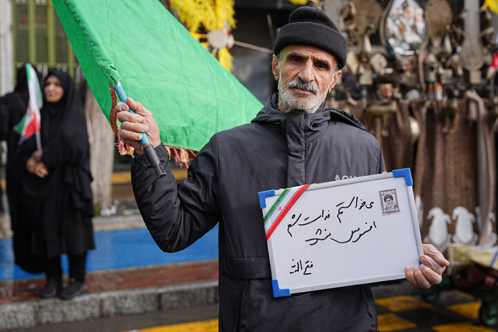 تصاویر/ پیامی به رهبر شهید