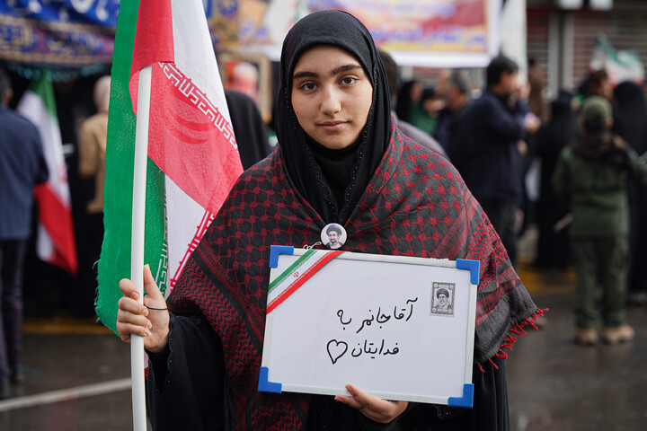 تصاویر/ پیامی به رهبر شهید