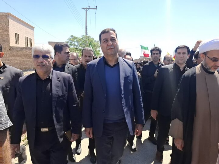 تصاویر/مراسم بدرقه و تشییع شهدای دانش آموز روستای یحیی آبادآران و بیدگل