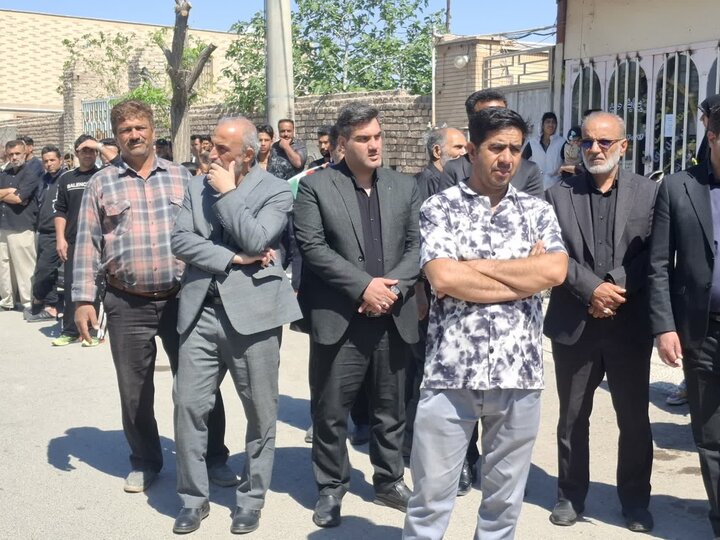 تصاویر/مراسم بدرقه و تشییع شهدای دانش آموز روستای یحیی آبادآران و بیدگل