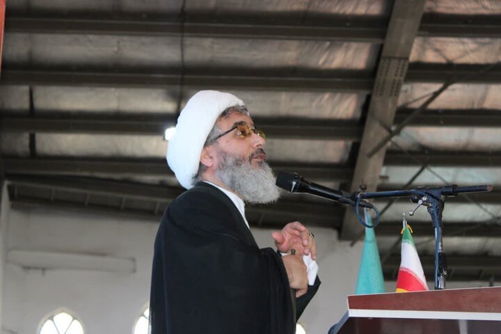 تصاویر /  اقامه نماز باشکوه نماز جمعه در شهرستان آمل، به امامت حجت الاسلام و المسلمین یعقوبیان