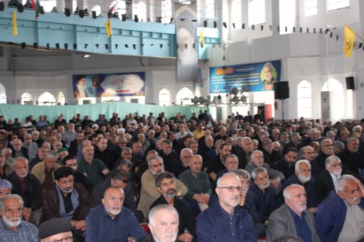 تصاویر /  اقامه نماز باشکوه نماز جمعه در شهرستان آمل، به امامت حجت الاسلام و المسلمین یعقوبیان