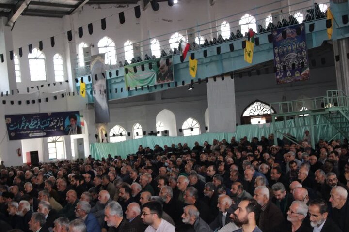 تصاویر /  اقامه نماز باشکوه نماز جمعه در شهرستان آمل، به امامت حجت الاسلام و المسلمین یعقوبیان