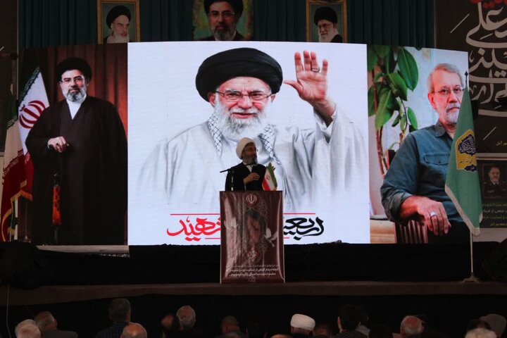 تصاویر /  اقامه نماز باشکوه نماز جمعه در شهرستان آمل، به امامت حجت الاسلام و المسلمین یعقوبیان