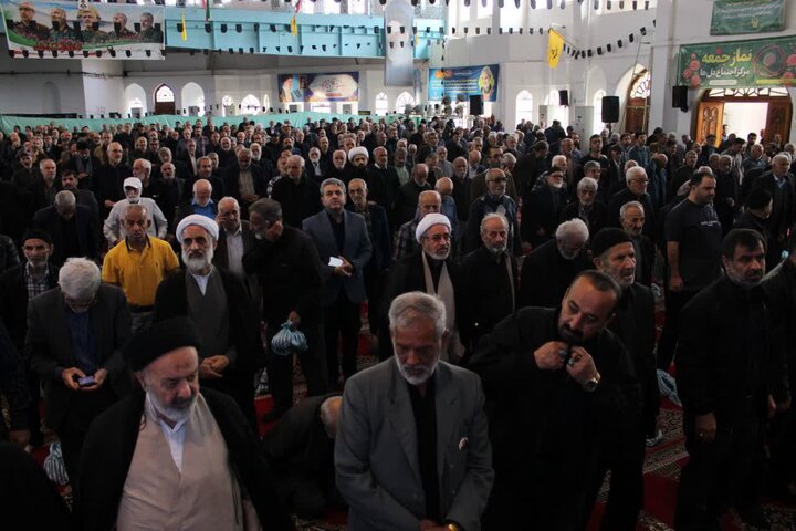تصاویر /  اقامه نماز باشکوه نماز جمعه در شهرستان آمل، به امامت حجت الاسلام و المسلمین یعقوبیان