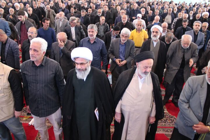 تصاویر /  اقامه نماز باشکوه نماز جمعه در شهرستان آمل، به امامت حجت الاسلام و المسلمین یعقوبیان