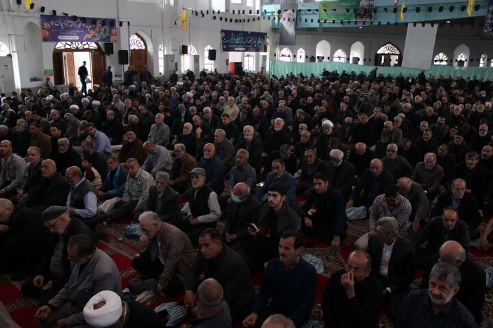 تصاویر /  اقامه نماز باشکوه نماز جمعه در شهرستان آمل، به امامت حجت الاسلام و المسلمین یعقوبیان
