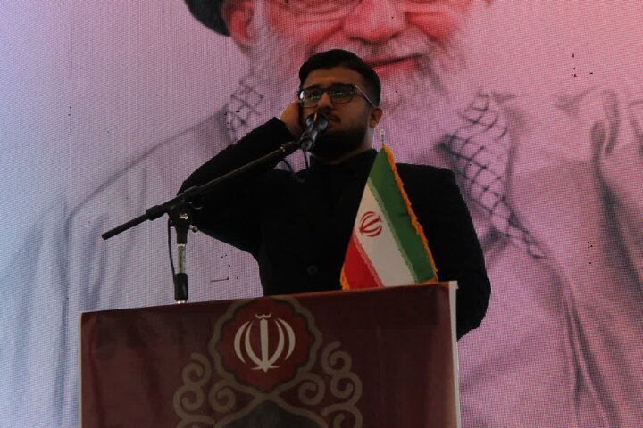 تصاویر /  اقامه نماز باشکوه نماز جمعه در شهرستان آمل، به امامت حجت الاسلام و المسلمین یعقوبیان