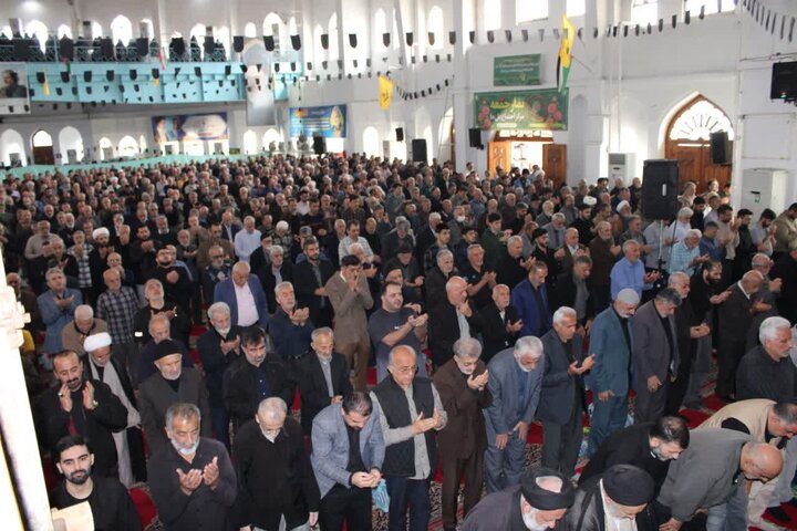 تصاویر /  اقامه نماز باشکوه نماز جمعه در شهرستان آمل، به امامت حجت الاسلام و المسلمین یعقوبیان