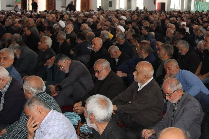 تصاویر /  اقامه نماز باشکوه نماز جمعه در شهرستان آمل، به امامت حجت الاسلام و المسلمین یعقوبیان