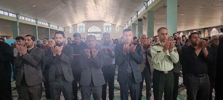 تصاویر/ اقامه نماز جمعه در شهر عنبرآباد