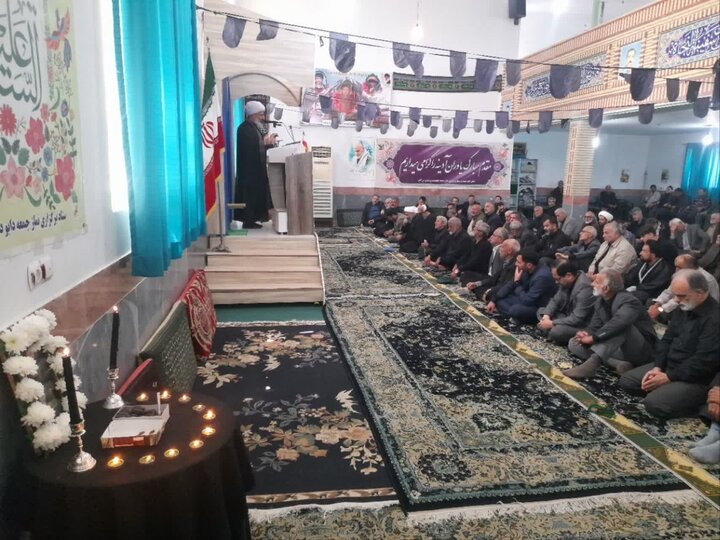 تصاویر/ اقامه نماز عبادی سیاسی دابودشت به امامت حجت الاسلام و المسلمین حاجی زاده