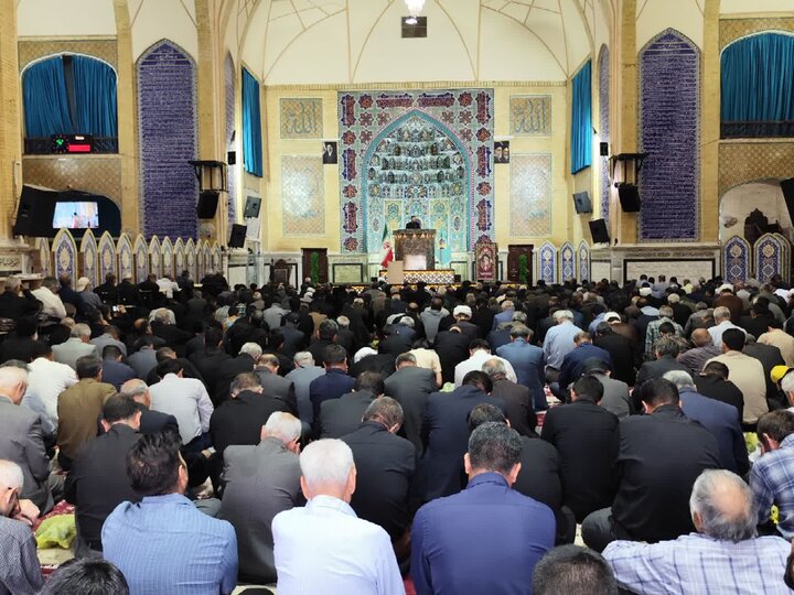 تصاویر/ اقامه نماز جمعه در شهر بم