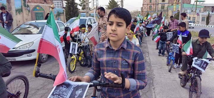 تصاویر/ کاروان دوچرخه سواری بچه های انقلابی شهر خانوک