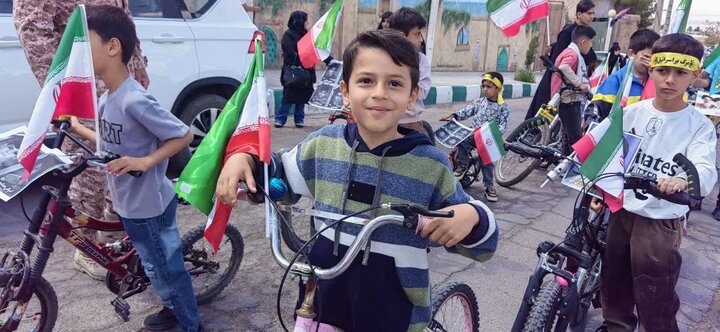 تصاویر/ کاروان دوچرخه سواری بچه های انقلابی شهر خانوک