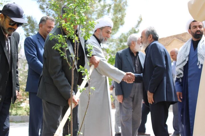 تصاویر/ اقامه نماز جمعه و کاشت نهال در شهر جوپار