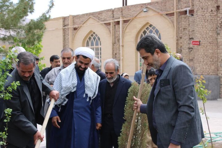 تصاویر/ اقامه نماز جمعه و کاشت نهال در شهر جوپار