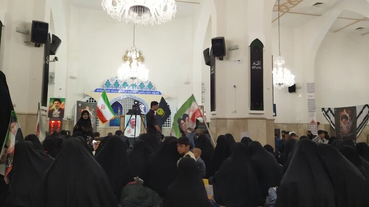 تصاویر/عرض ارادت زائران اردو زبان به ساحت مقدس رهبر شهید در ویژه برنامه «رهبر مقتدر» همزمان با چهلمین روز شهادت قائد امت در حرم مطهر رضوی