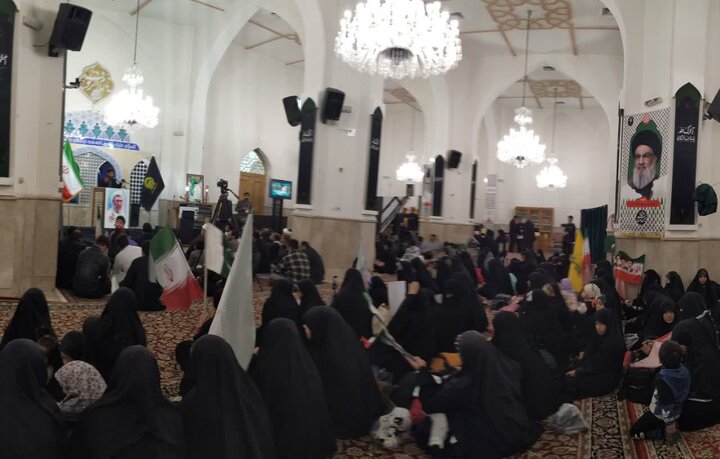 تصاویر/عرض ارادت زائران اردو زبان به ساحت مقدس رهبر شهید در ویژه برنامه «رهبر مقتدر» همزمان با چهلمین روز شهادت قائد امت در حرم مطهر رضوی