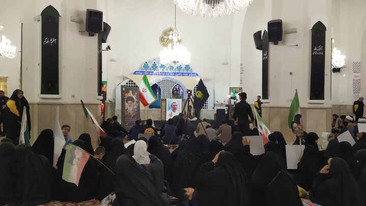 تصاویر/عرض ارادت زائران اردو زبان به ساحت مقدس رهبر شهید در ویژه برنامه «رهبر مقتدر» همزمان با چهلمین روز شهادت قائد امت در حرم مطهر رضوی