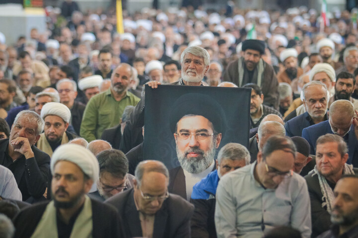 تصاویر/ اقامه نماز جمعه و تشییع پیکر طلبه شهید محمد توکلی در قم