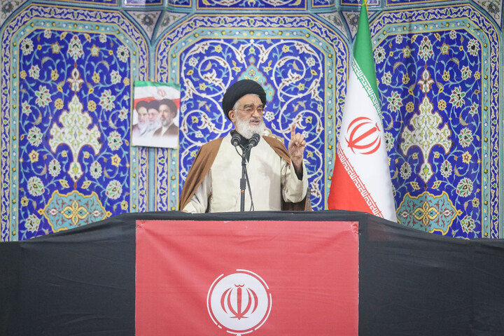 تصاویر/ اقامه نماز جمعه و تشییع پیکر طلبه شهید محمد توکلی در قم