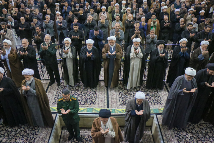 تصاویر/ اقامه نماز جمعه و تشییع پیکر طلبه شهید محمد توکلی در قم