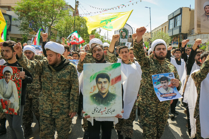 تصاویر/ اقامه نماز جمعه و تشییع پیکر طلبه شهید محمد توکلی در قم