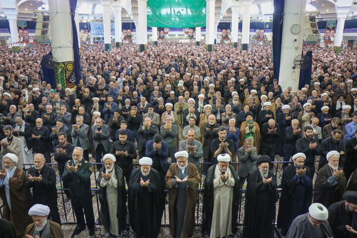تصاویر/ اقامه نماز جمعه و تشییع پیکر طلبه شهید محمد توکلی در قم