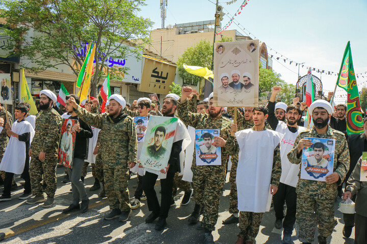 تصاویر/ اقامه نماز جمعه و تشییع پیکر طلبه شهید محمد توکلی در قم