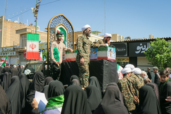 تصاویر/ اقامه نماز جمعه و تشییع پیکر طلبه شهید محمد توکلی در قم
