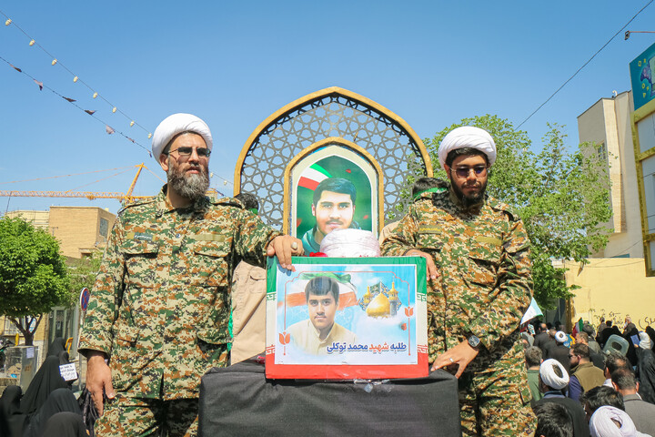 تصاویر/ اقامه نماز جمعه و تشییع پیکر طلبه شهید محمد توکلی در قم