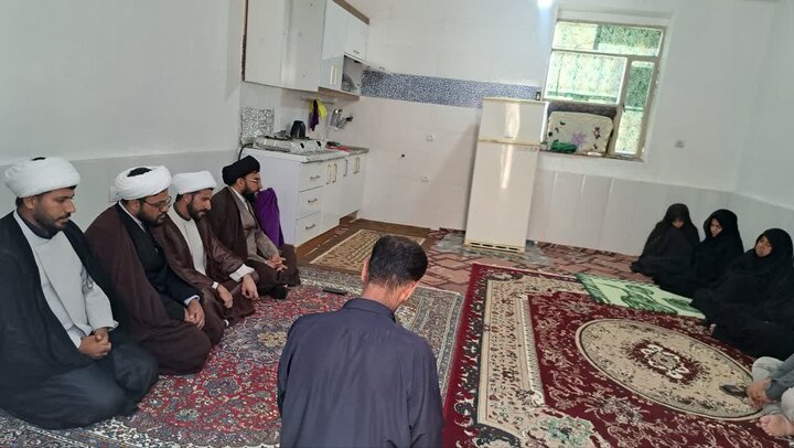 تصاویر/ دیدار مدیر و اساتید  مدرسه علمیه سندرک با خانواده های شهدای جنگ رمضان