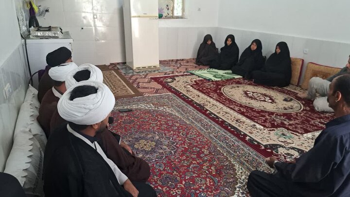 تصاویر/ دیدار مدیر و اساتید  مدرسه علمیه سندرک با خانواده های شهدای جنگ رمضان