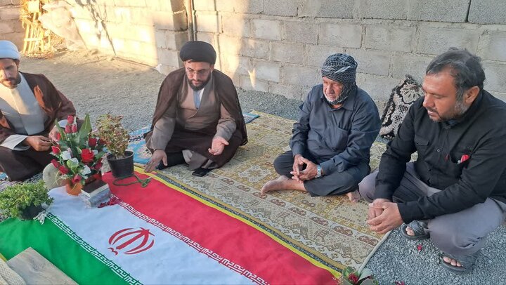 تصاویر/ دیدار مدیر و اساتید  مدرسه علمیه سندرک با خانواده های شهدای جنگ رمضان