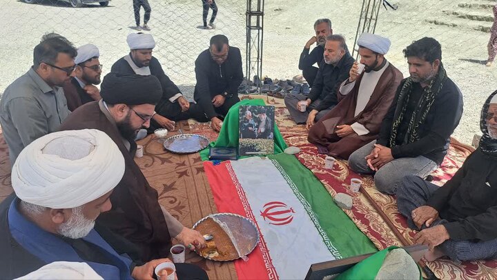 تصاویر/ دیدار مدیر و اساتید  مدرسه علمیه سندرک با خانواده های شهدای جنگ رمضان