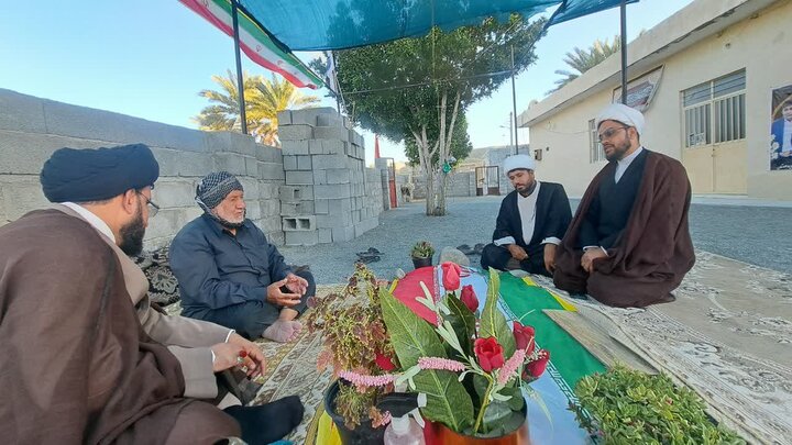 تصاویر/ دیدار مدیر و اساتید  مدرسه علمیه سندرک با خانواده های شهدای جنگ رمضان