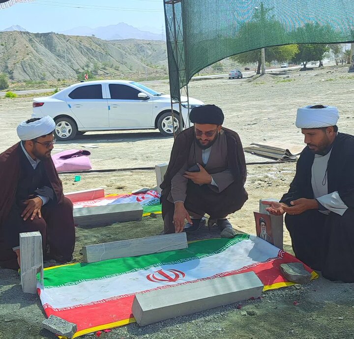 تصاویر/ دیدار مدیر و اساتید  مدرسه علمیه سندرک با خانواده های شهدای جنگ رمضان