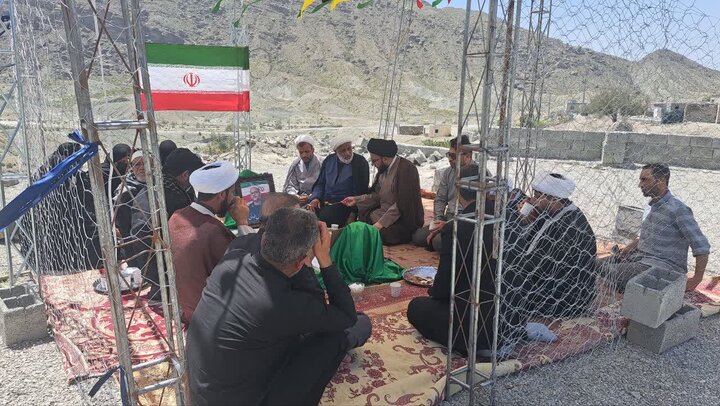 تصاویر/ دیدار مدیر و اساتید  مدرسه علمیه سندرک با خانواده های شهدای جنگ رمضان