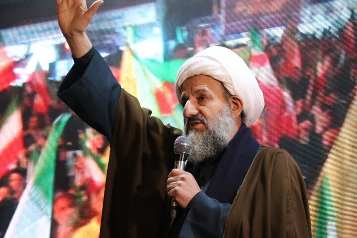 تصاویر/ اجتماع شبانه مردمی شریف شهرستان قرچک در میدان امام خمینی (ره)